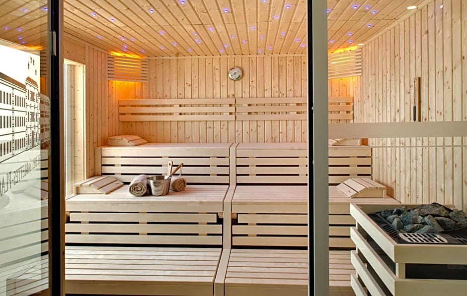 Grand Hotel Des Sablettes Plage, Curio Collection By Hilton