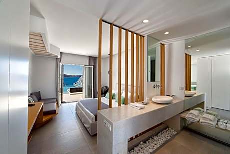 Superior Suite with Private Pool and Sea View