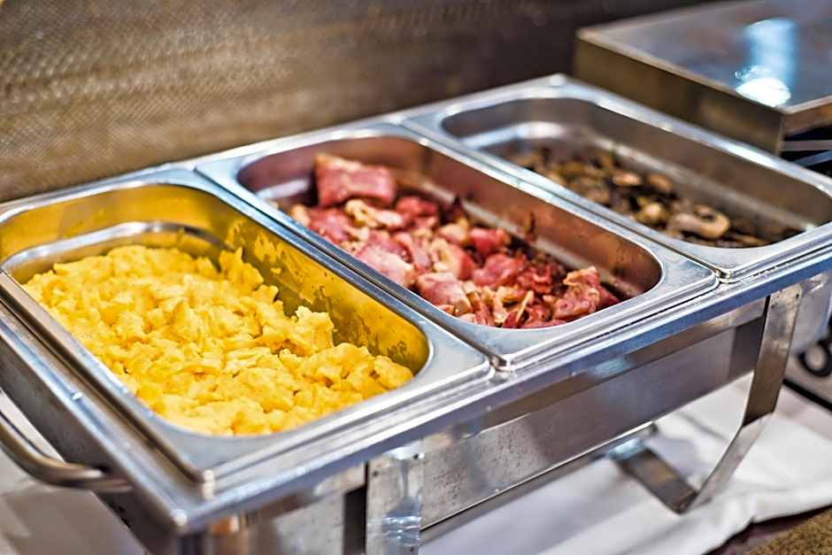 Golden Tulip São João da Madeira Hotel