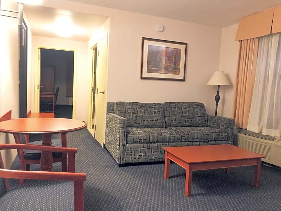 Days Inn & Suites by Wyndham Niagara Falls Centre St. By the Falls
