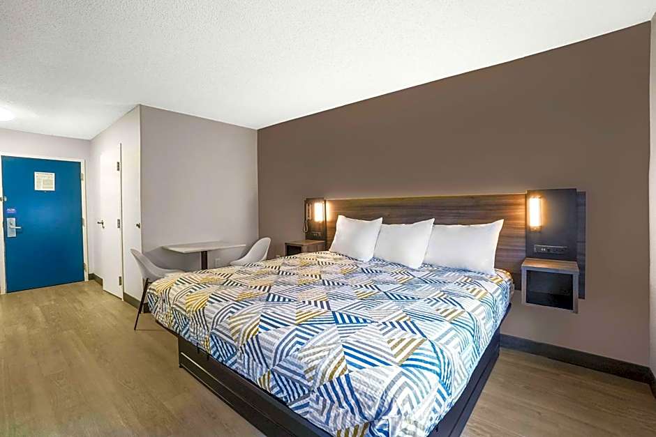 Studio 6 Duluth GA Near Gas South District