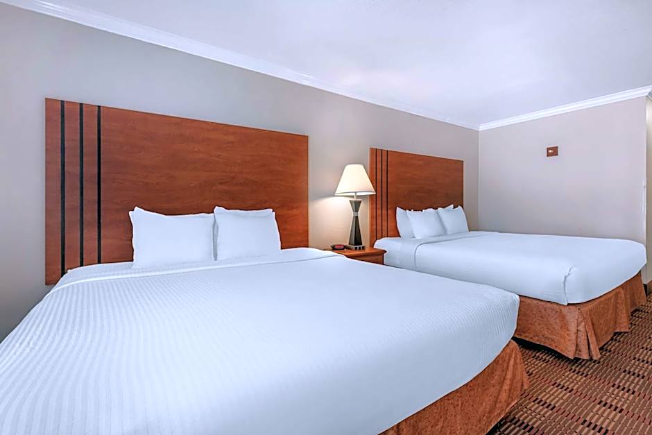 Best Western Clubhouse Inn & Suites