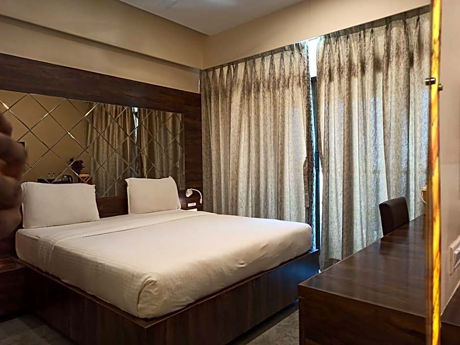 Hotel Apaar with Sea Face Garden Restaurant