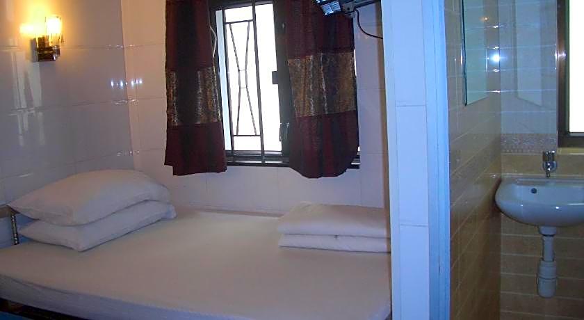 Maple Leaf Guest House