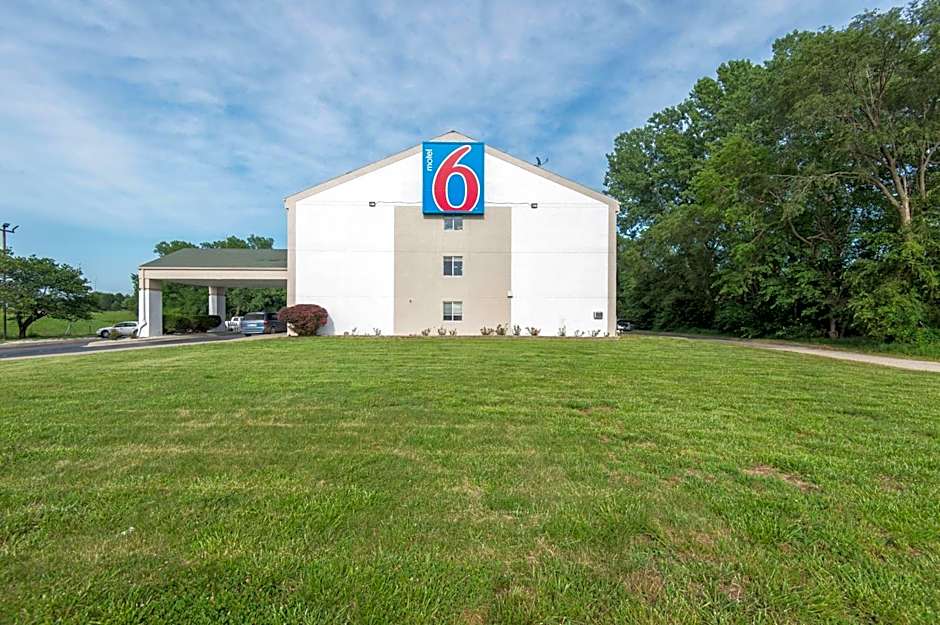 Motel 6-Lawrence, KS