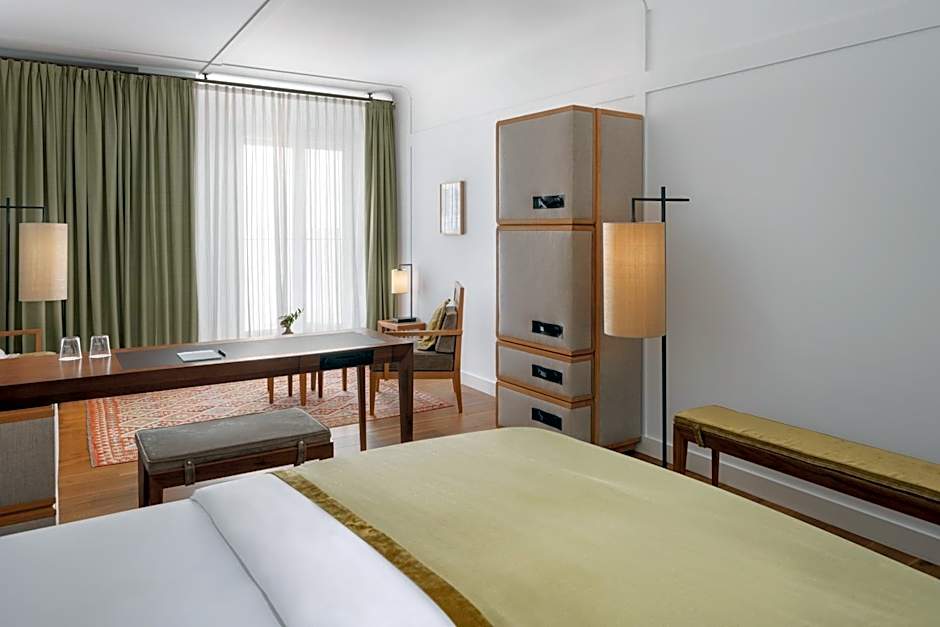 Louis Hotel
