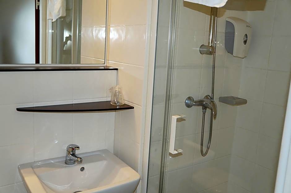 Premiere Classe Sens Nord- Saint ClÃ©ment