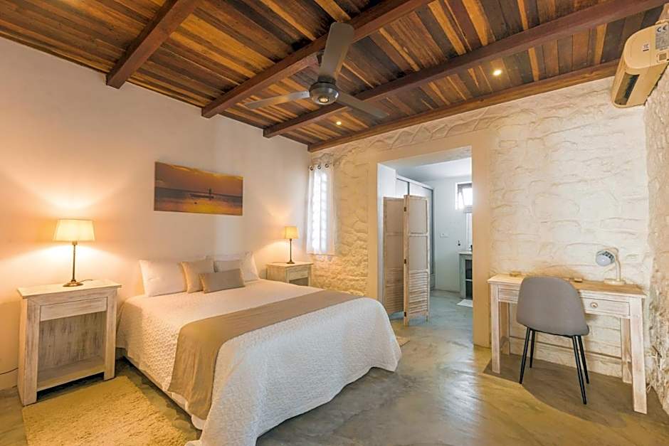 Quaint 4-bedroom Beach Villa in a fishing village