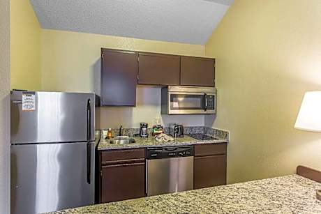 Queen Suite - Non-Smoking