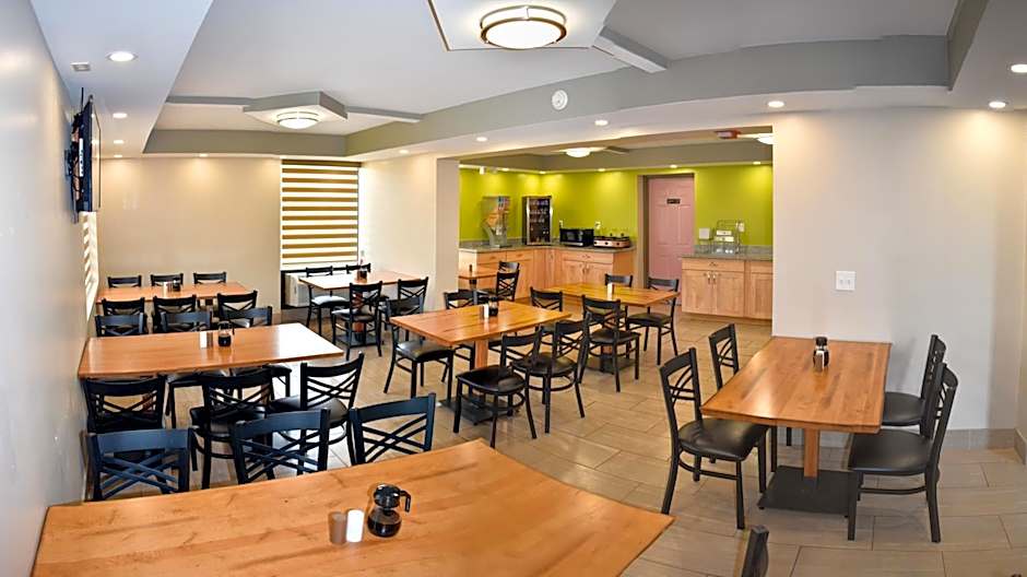 Super 8 by Wyndham Branson/Andy Williams Theatre