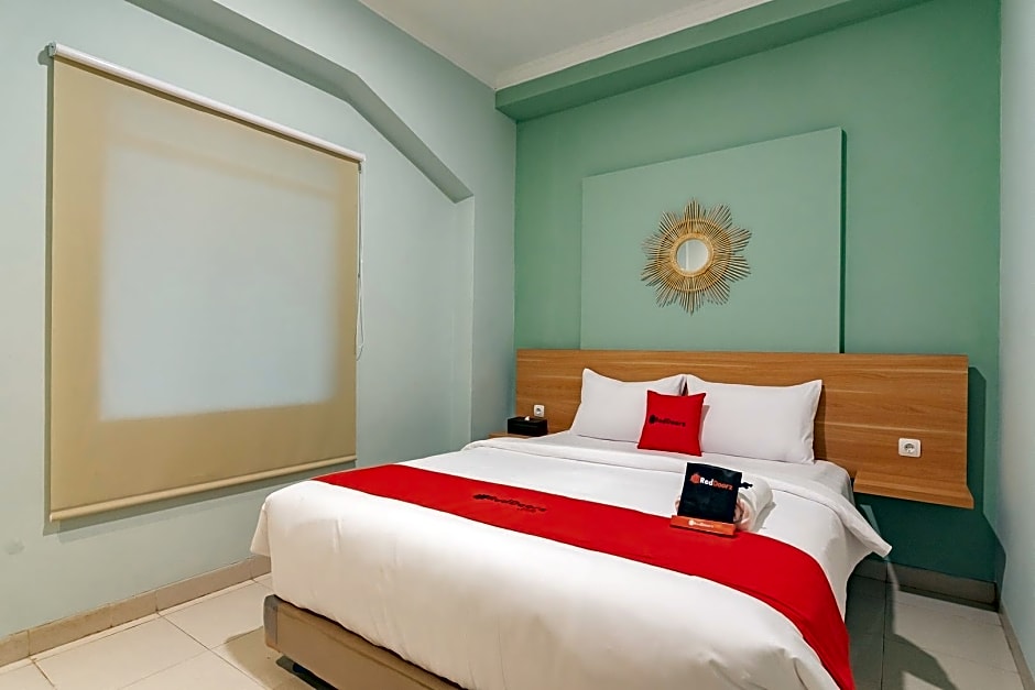 RedDoorz Plus @ Bagusrangin Street