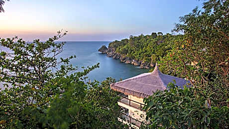 Oceans Edge Resort - Carabao Island