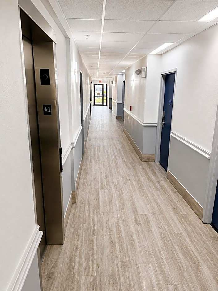 Americas Best Value Inn & Suites-Bush Intl Airport