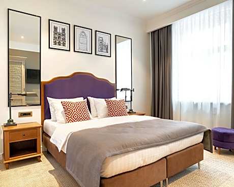 Standard Queen Room - Non-Smoking