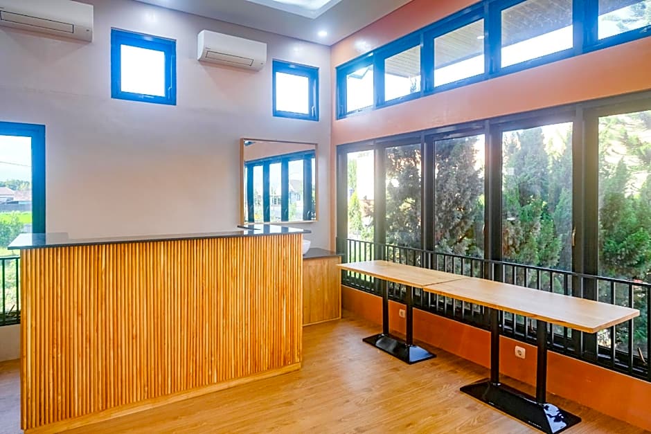 RedDoorz @ Shabrina Homestay Syariah Maguwo