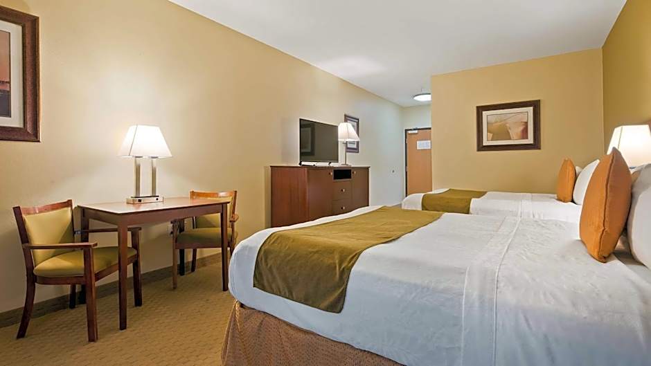 Best Western Plus Montezuma Inn & Suites
