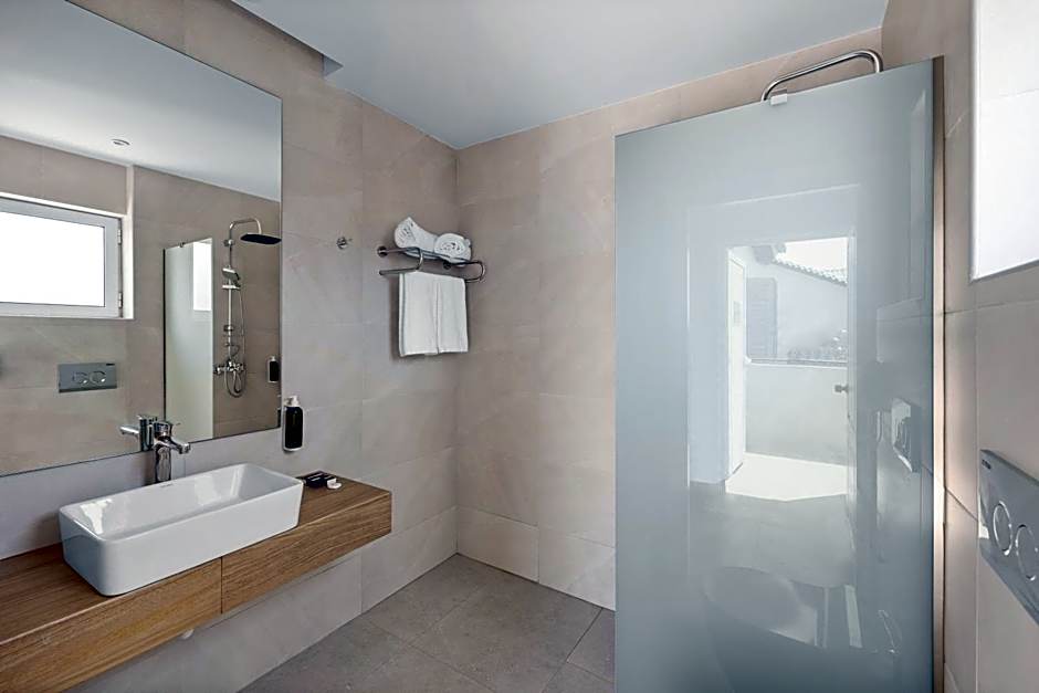 White Olive Marine Aquapark