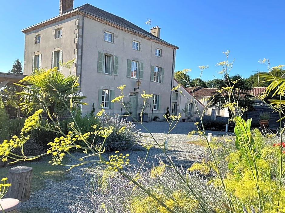 Maison Hirondelles – Mézières-sur-Issoire, NM