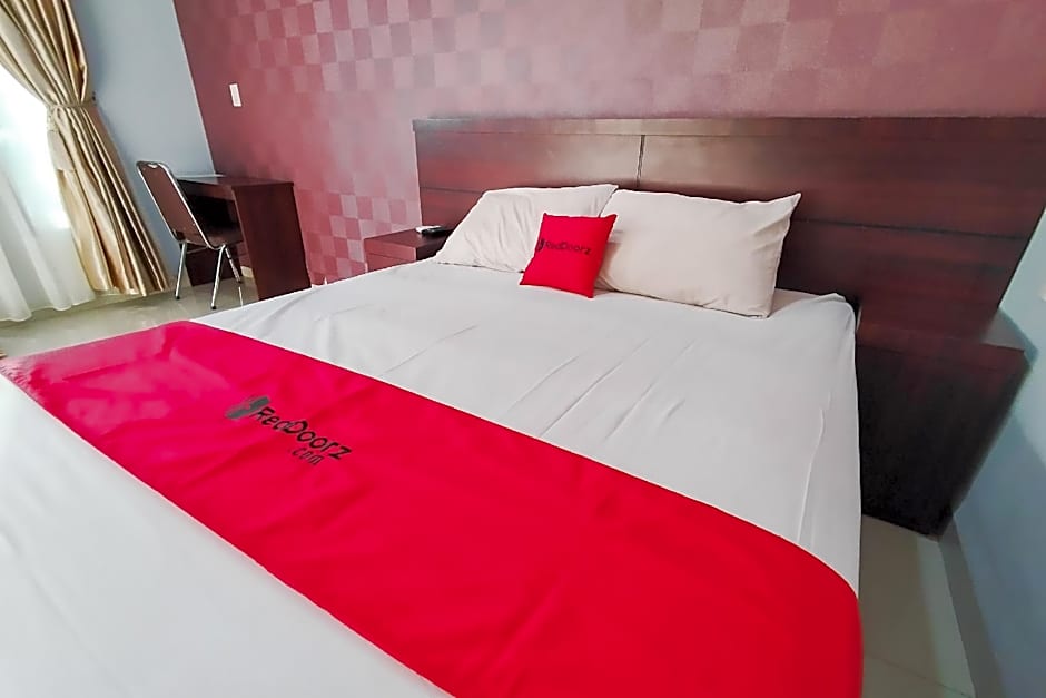 RedDoorz Syariah near Lotte Grosir Medan