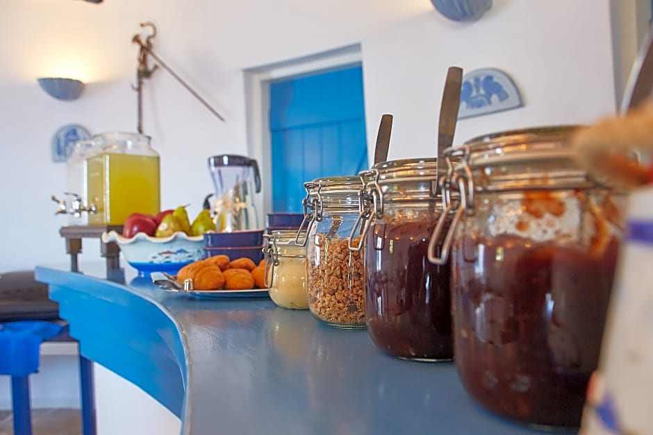 Kerame Hotel & Studios