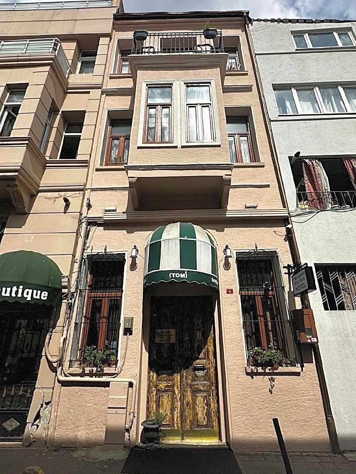 Tom Square Boutique Hotel