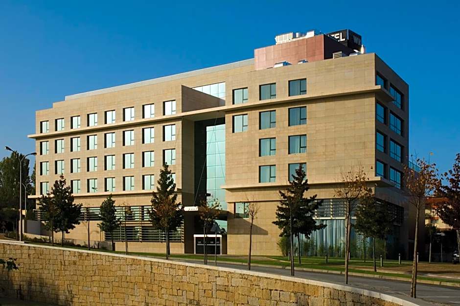 Golden Tulip São João da Madeira Hotel