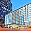 La Quinta Inn & Suites by Wyndham Downtown Conference Center