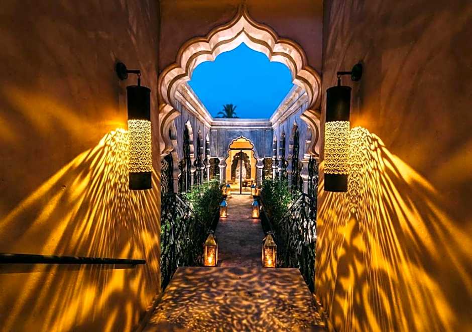 Palais Namaskar