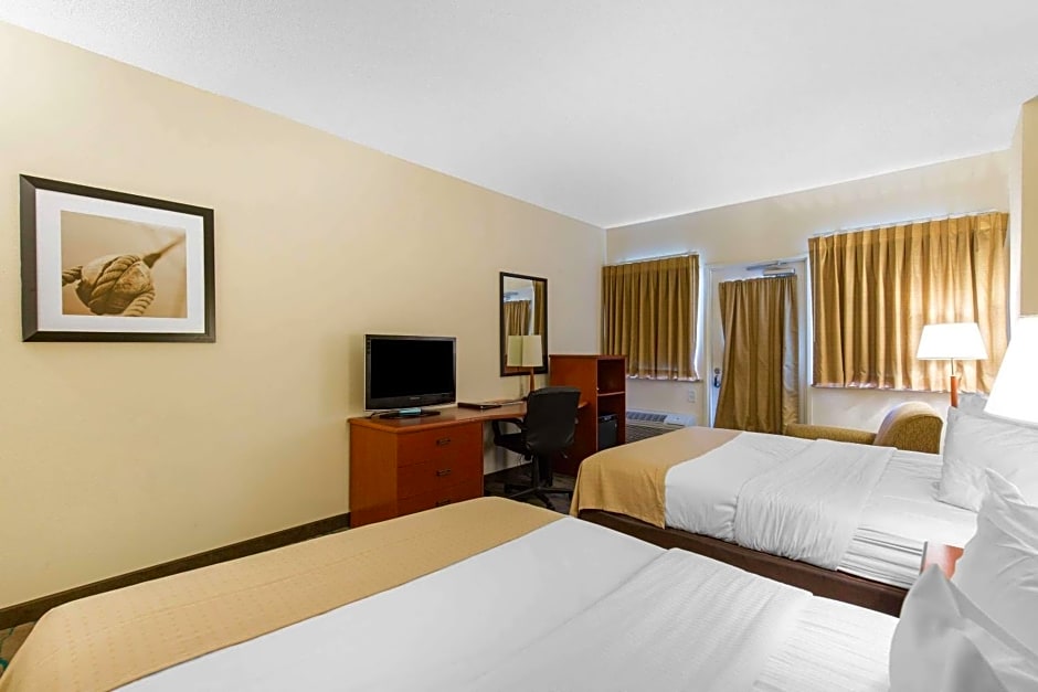 Gateway Hotel & Suites, an Ascend Hotel Collection Member
