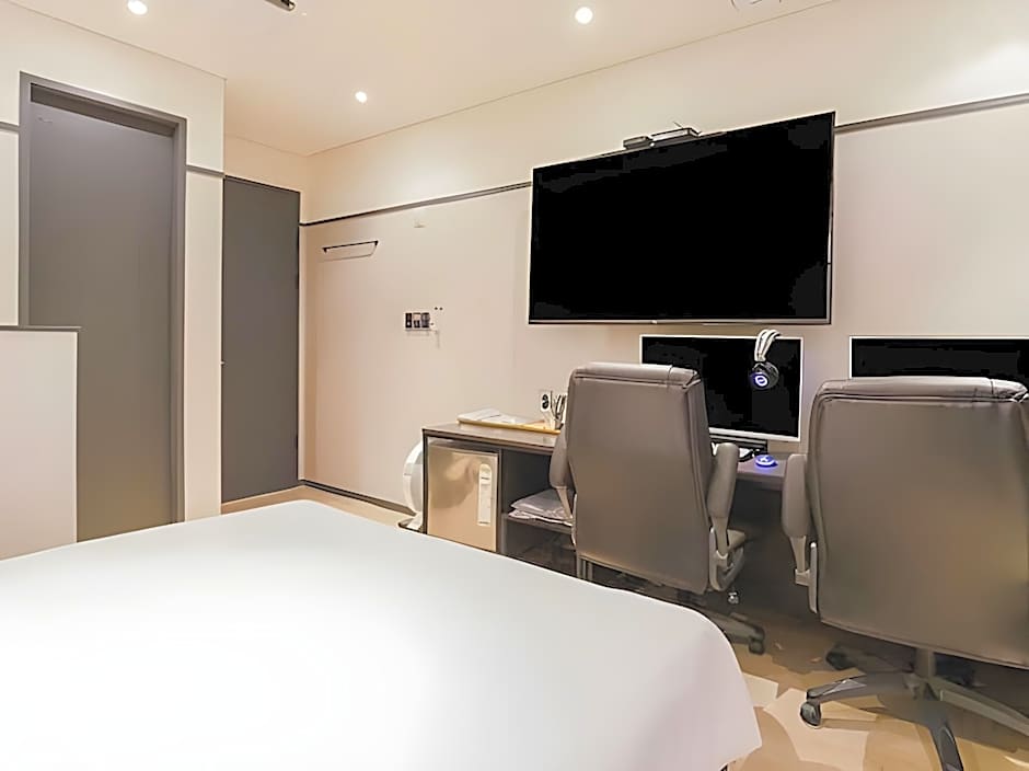 Brown Dot Incheon Nonhyeon Sorae port