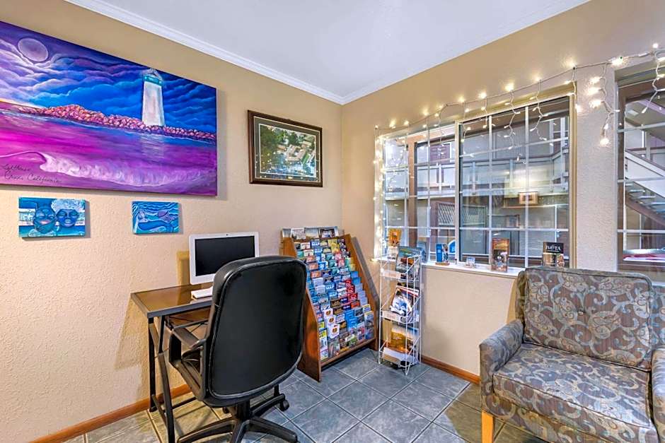 Howard Johnson by Wyndham Santa Cruz