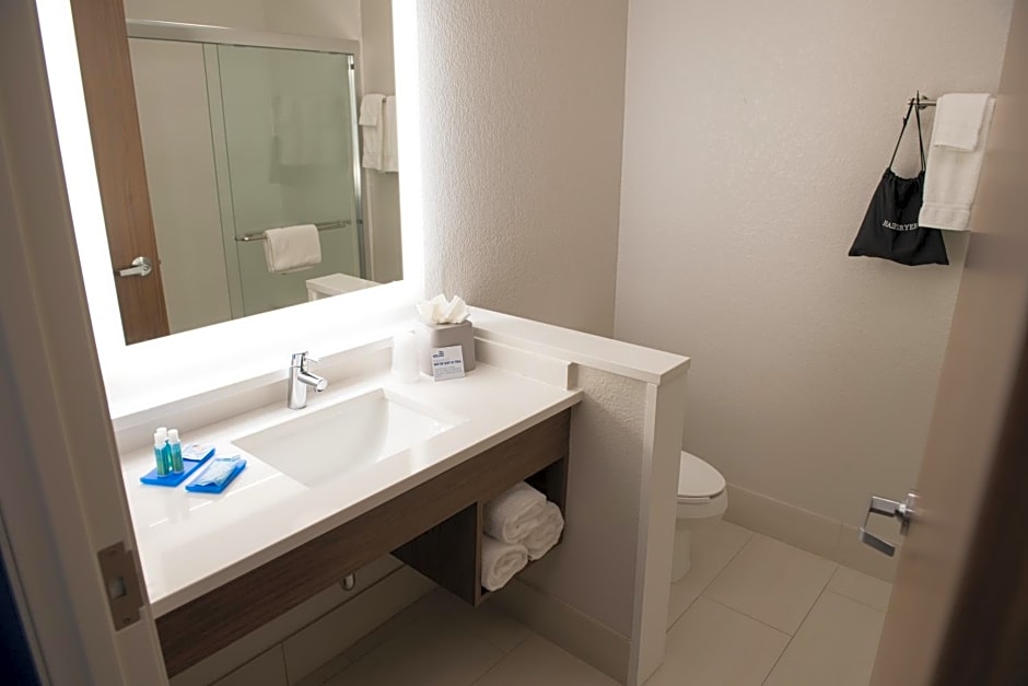 Holiday Inn Express & Suites Dayton North - Vandalia By IHG