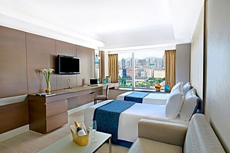 Deluxe Queen or Twin Room with City View