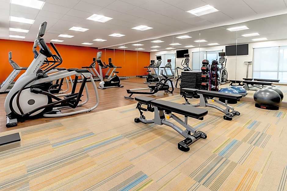 Holiday Inn Express & Suites Milwaukee - West Allis By IHG