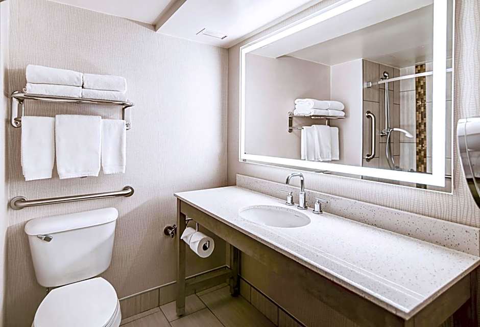 DoubleTree by Hilton Madison Downtown