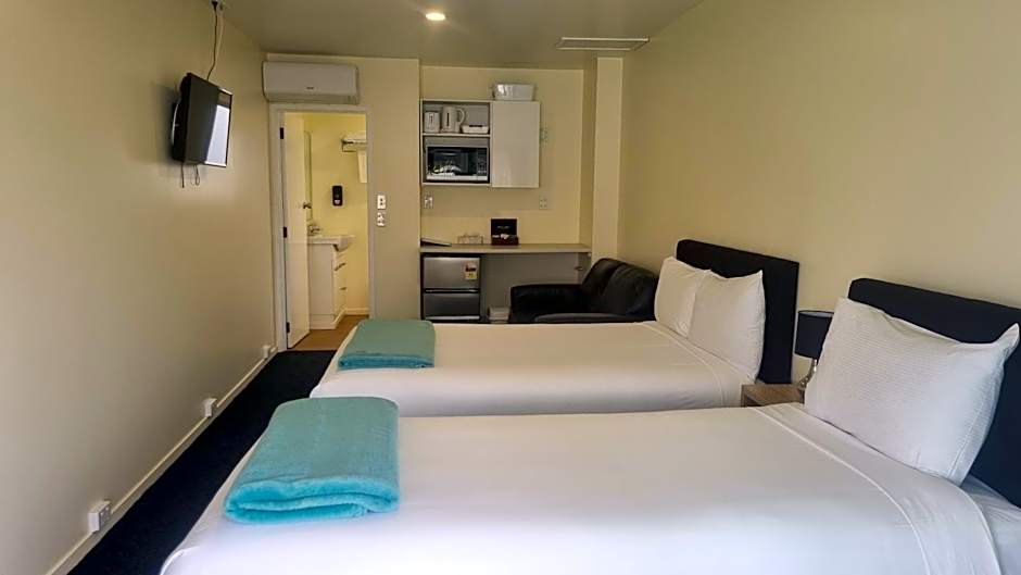 Twin Coast Adventures Motel & Cycle Hire