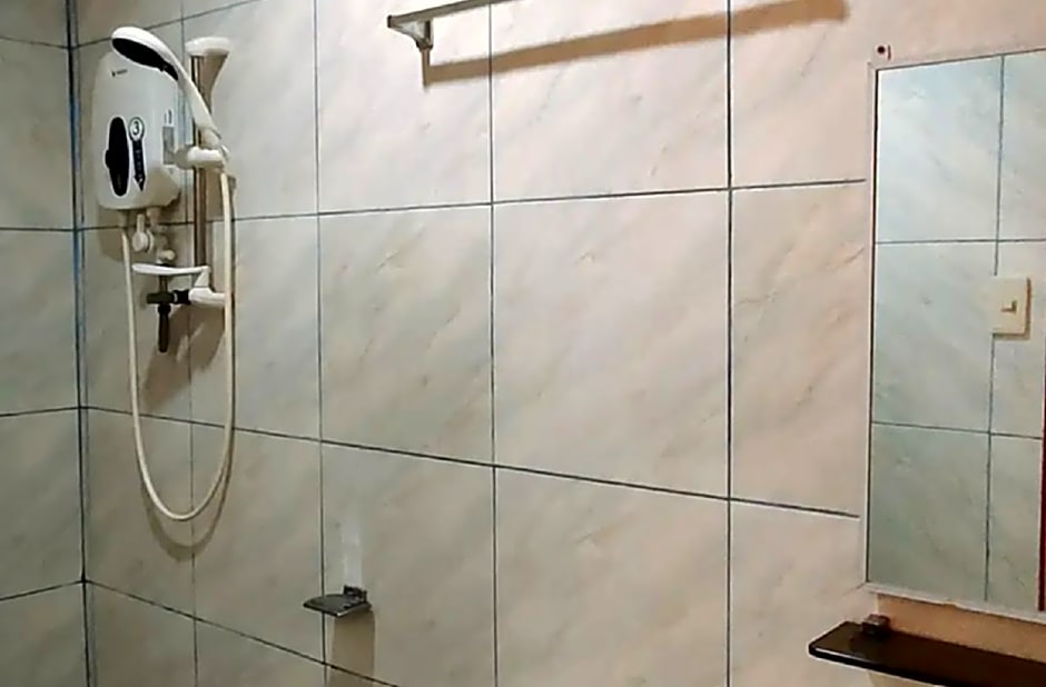 RedDoorz @ Johsons Pension House Butuan City