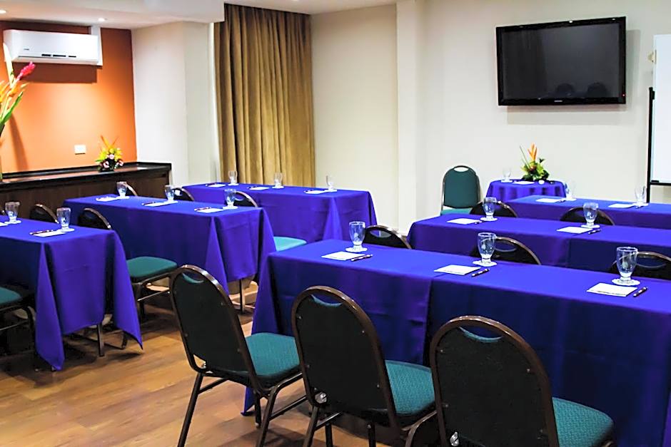 Hotel & Suites Rincon Del Valle