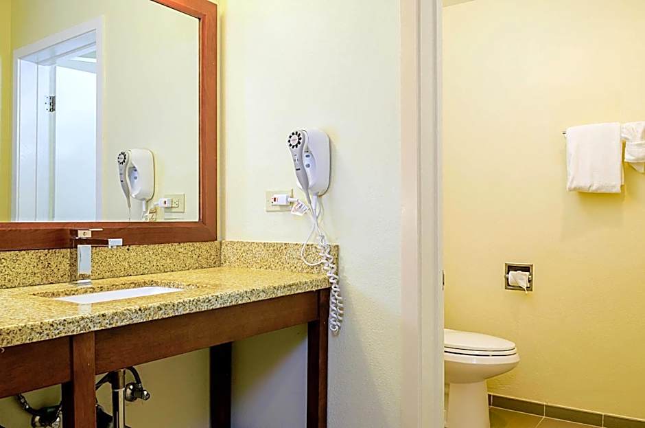 Comfort Inn Monterey Peninsula Airport