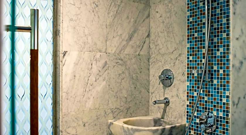 Renaissance by Marriott Izmir Hotel