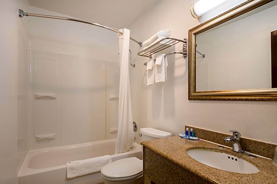 Rodeway Inn & Suites Portland West - Beaverton