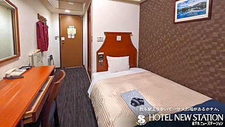 Non-smoking petit semi-double room bed width 121cm