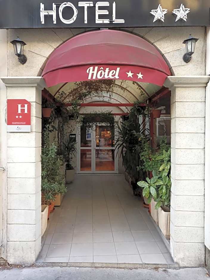 Hôtel De La Perdrix Rouge