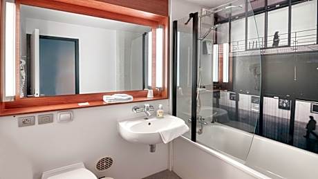 Superior Room - 1 King Bed