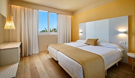 APARTMENT SELECT 3 ADULTS + 1 CHILD