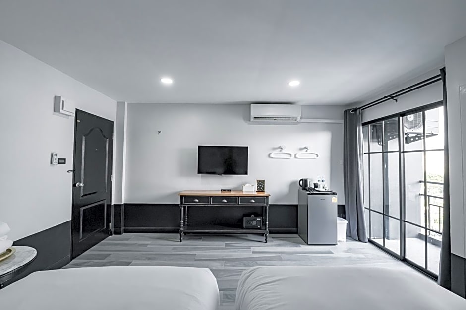 Blu Monkey Boutique Bangsaen