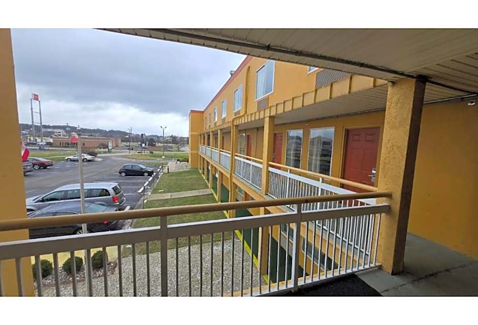 Lone Star Inn & Suites by OYO Harlingen TX