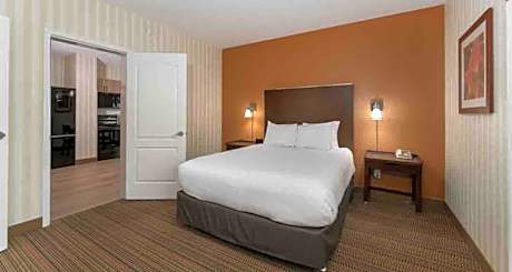 2 Bedroom Suite, 1.5 bathrooms