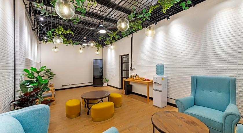 Siam Subway Hostel and Cafe