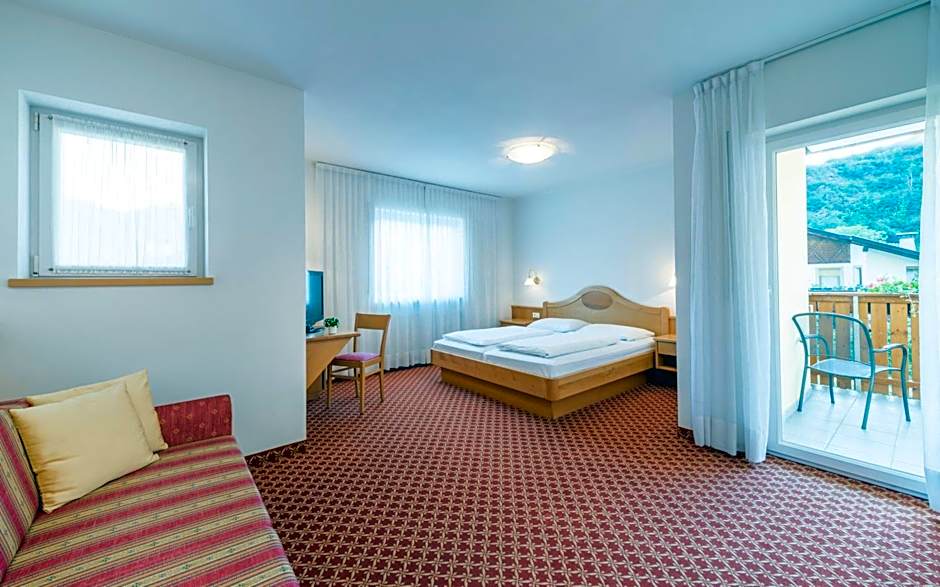 Saldur Small Active Hotel